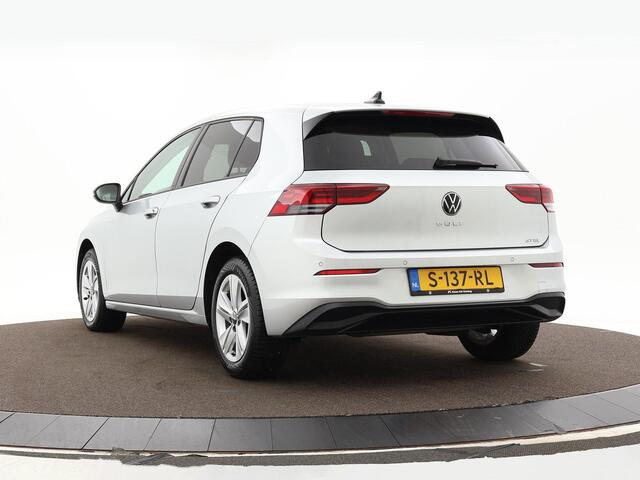 Volkswagen GOLF 1.0 eTsi 110pk DSG Life · Apple/Android Car Play · Navi · P-Sensoren · DAB · Getint Glas · 16'' Inch · Garantie t/m 28-03-2027 of 100.000km