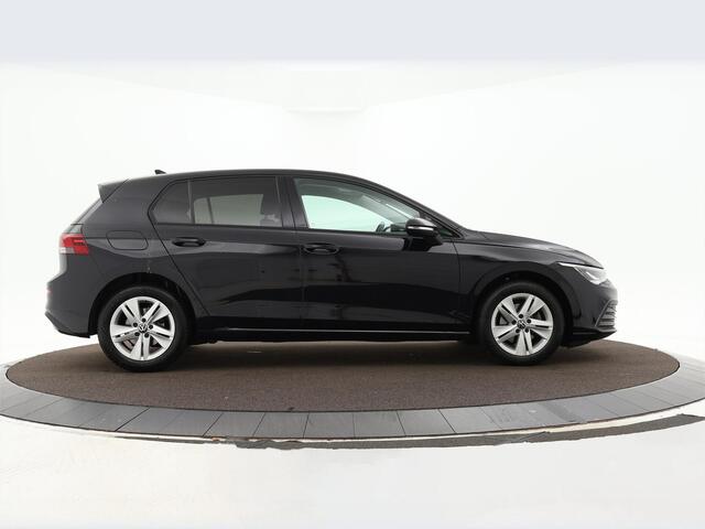 Volkswagen GOLF 1.0 Tsi 110pk Life · Apple/Android Car Play · Navi · P-Sensoren · ACC · Sfeerverlichting · 16'' Inch · Garantie t/m 21-06-2027 of 100.000km