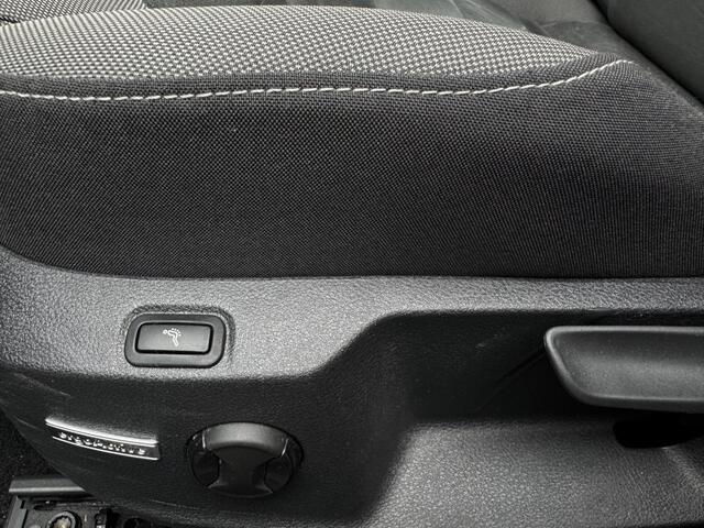 Volkswagen GOLF 1.5TSI 150PK Aut. Highl Bns R/Trekh/Massagestoel/Camera/Virtual