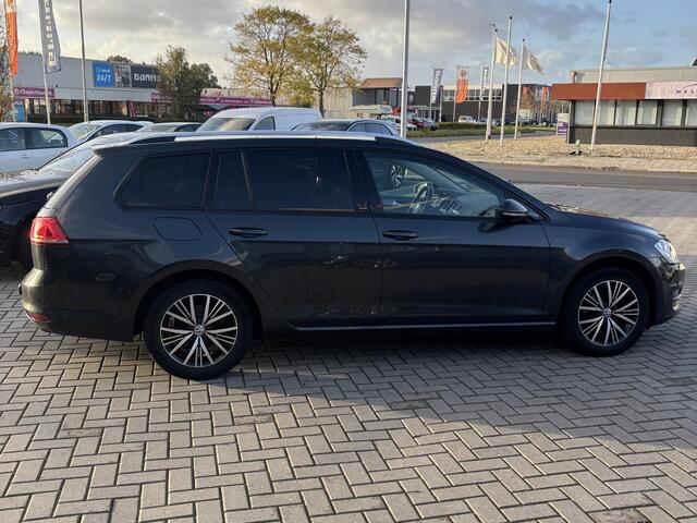 Volkswagen GOLF Variant 1.4 TSi 125 Pk Automaat Connected Series | Camera | CarPlay | Trekhaak | Stoelverwarming | LED | Climate Control | Navigatiesysteem | Privacy Glass | 16 Inch