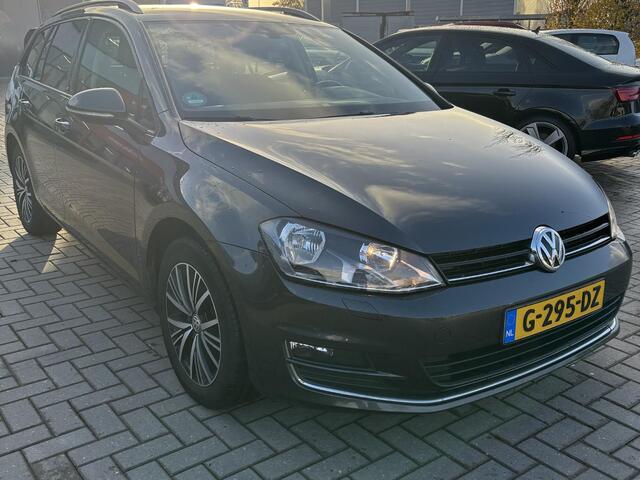 Volkswagen GOLF Variant 1.4 TSi 125 Pk Automaat Connected Series | Camera | CarPlay | Trekhaak | Stoelverwarming | LED | Climate Control | Navigatiesysteem | Privacy Glass | 16 Inch