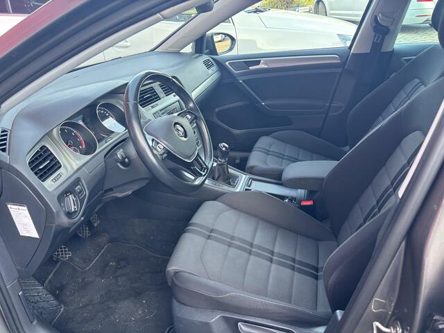 Volkswagen GOLF Variant 1.0 TSI Connected Series CARPLAY / CAMERA / DAB+ / CRUISE / PDC / BLUETOOTH / NL-AUTO