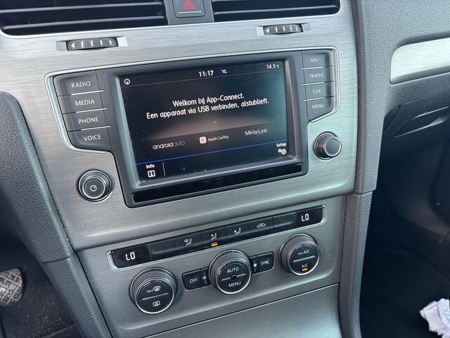 Volkswagen GOLF Variant 1.0 TSI Connected Series CARPLAY / CAMERA / DAB+ / CRUISE / PDC / BLUETOOTH / NL-AUTO