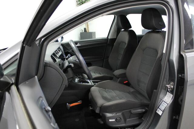Volkswagen GOLF 1.6 TDI Comfortline Business | PDC-V/A | CARPLAY | ACC | 16'LMV | NAVIGATIE | LED | ELEK-RAMEN | DAB |
