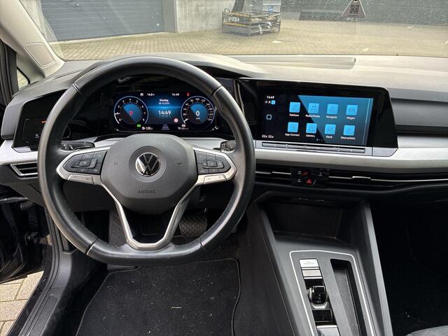 Volkswagen GOLF 1.0 eTSI 110pk DSG Life · Apple/Android Car Play · Navigatie · Sfeerverlichting · P-Sensoren · DAB · 16'' Inch · Garantie t/m 31-10-2026 of 100.000km