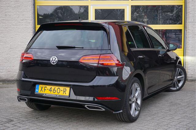 Volkswagen GOLF 1.5 TSI 150PK! 5drs 2X R-Line BJ2019 Lmv 17" | Led | Pdc | Navi | Dynamische knipperlichten | Sideskirts | Verwarmd voorruit | Achteruitrijcamera | App-Connect | Virtual cockpit | Climate control | Cruise control | Sportstoelen | Zwarte hemel