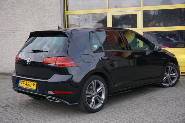 Volkswagen GOLF 1.5 TSI 150PK! 5drs 2X R-Line BJ2019 Lmv 17" | Led | Pdc | Navi | Dynamische knipperlichten | Sideskirts | Verwarmd voorruit | Achteruitrijcamera | App-Connect | Virtual cockpit | Climate control | Cruise control | Sportstoelen | Zwarte hemel