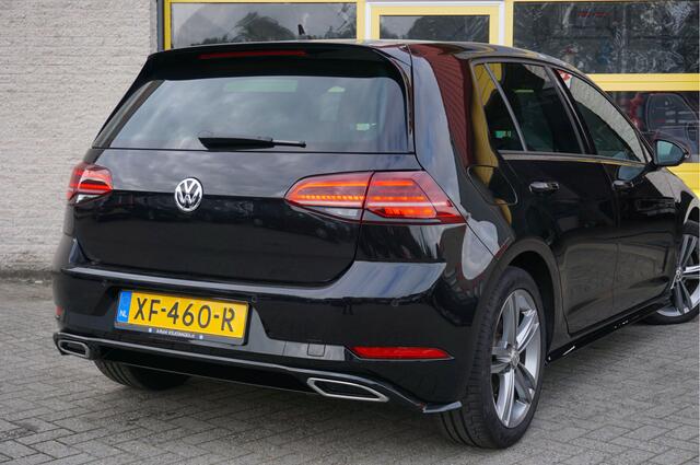 Volkswagen GOLF 1.5 TSI 150PK! 5drs 2X R-Line BJ2019 Lmv 17" | Led | Pdc | Navi | Dynamische knipperlichten | Sideskirts | Verwarmd voorruit | Achteruitrijcamera | App-Connect | Virtual cockpit | Climate control | Cruise control | Sportstoelen | Zwarte hemel
