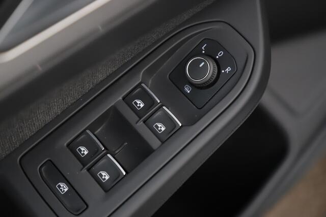 Volkswagen GOLF Variant 1.0 TSI Life Business 110PK Virtual Cockpit Sfeerverlichting Navigatie Draadloos Carplay Adaptive Cruise Achteruitrijcamera