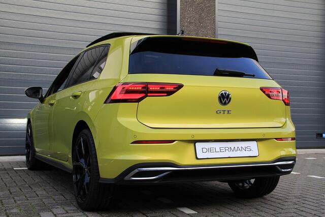 Volkswagen GOLF 1.4 eHybrid GTE Full option | Pano | Head up | IQ | LED verstralers | 19' Estoril | Stoelverwarming | Camera's | Parkeersensoren | Carplay |