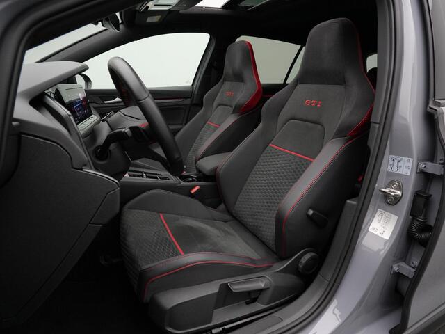 Volkswagen GOLF 2.0 TSI 300 pk DSG GTI Clubsport 45 Jahre | Panoramadak | Akrapovic | Harman/Kardon | IQ Light | Stuur-/stoelverwarming