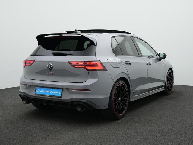 Volkswagen GOLF 2.0 TSI 300 pk DSG GTI Clubsport 45 Jahre | Panoramadak | Akrapovic | Harman/Kardon | IQ Light | Stuur-/stoelverwarming