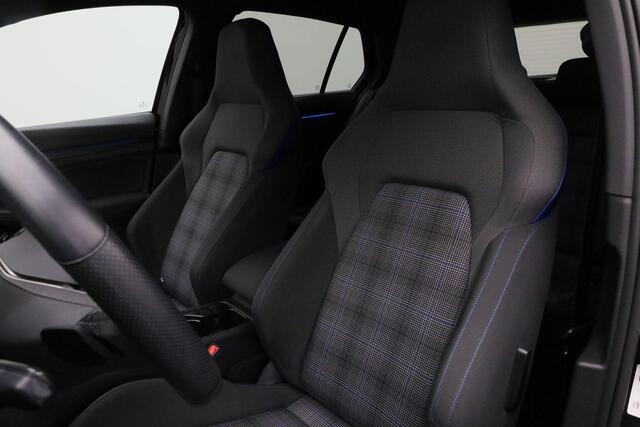 Volkswagen GOLF 1.4 245 pk DSG eHybrid GTE | Stuur-/stoelverwarming | Navigatie | Parkeersensoren voor/achter | Sportonderstel | Keyless Entry