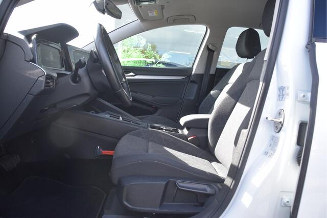 Volkswagen GOLF 1.0 eTSI Life Carplay | Adaptive cruise | LMV | Clima | Bluetooth | Navi | PDC