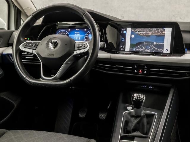 Volkswagen GOLF 2.0 TDI Golf (APPLE CARPLAY, GROOT NAVI, KEYLESS, SPORTSTOELEN, PARKEERSENSOREN, SFEERVERLICHTING, STUUR/STOELVERWARMING, LM VELGEN, NIEUWE APK, NIEUWSTAAT)
