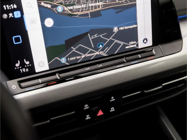 Volkswagen GOLF 2.0 TDI Golf (APPLE CARPLAY, GROOT NAVI, KEYLESS, SPORTSTOELEN, PARKEERSENSOREN, SFEERVERLICHTING, STUUR/STOELVERWARMING, LM VELGEN, NIEUWE APK, NIEUWSTAAT)