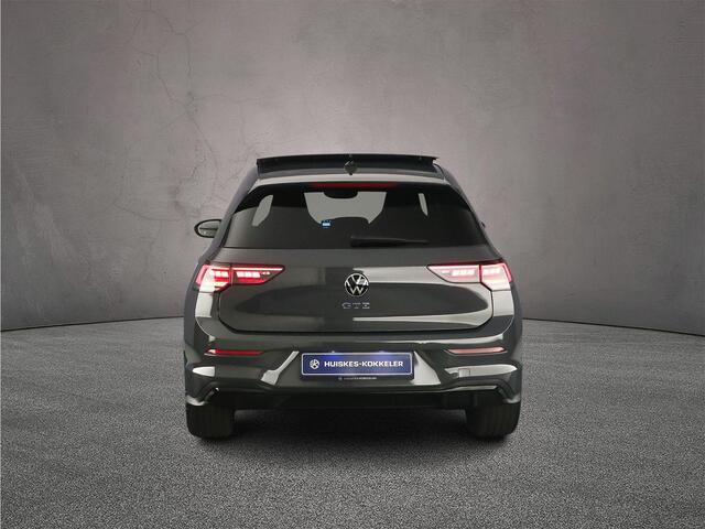 Volkswagen GOLF GTE 1.5 TSI eHybrid 272pk DSG Automaat Trekhaak, 360 camera, Panoramadak, Black Style, Adaptive cruise control, Navigatie, Achteruitrijcamera