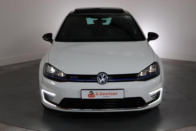 Volkswagen GOLF 1.4 TSI GTE, Panoramadak, Apple Carplay/Android auto, Leder, DAB, Goed onderhouden
