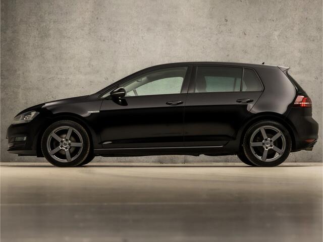 Volkswagen GOLF 1.0 TSI Sportline Automaat (NAVIGATIE, CLIMATE, CAMERA, XENON, STOELVERWARMING, LEDEREN SPORTSTOELEN, LM VELGEN, GETINT GLAS, LM VELGEN, PARKEERSENSOREN, NIEUWE APK, NIEUWSTAAT)