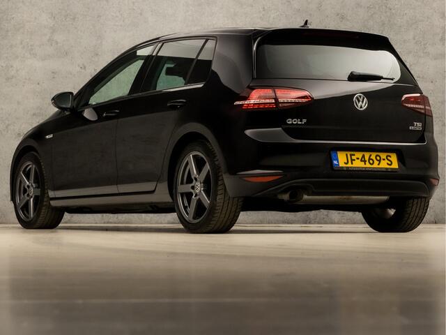 Volkswagen GOLF 1.0 TSI Sportline Automaat (NAVIGATIE, CLIMATE, CAMERA, XENON, STOELVERWARMING, LEDEREN SPORTSTOELEN, LM VELGEN, GETINT GLAS, LM VELGEN, PARKEERSENSOREN, NIEUWE APK, NIEUWSTAAT)