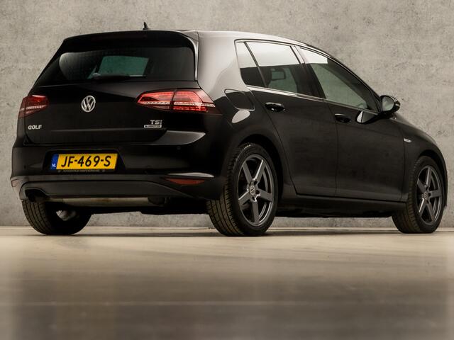 Volkswagen GOLF 1.0 TSI Sportline Automaat (NAVIGATIE, CLIMATE, CAMERA, XENON, STOELVERWARMING, LEDEREN SPORTSTOELEN, LM VELGEN, GETINT GLAS, LM VELGEN, PARKEERSENSOREN, NIEUWE APK, NIEUWSTAAT)