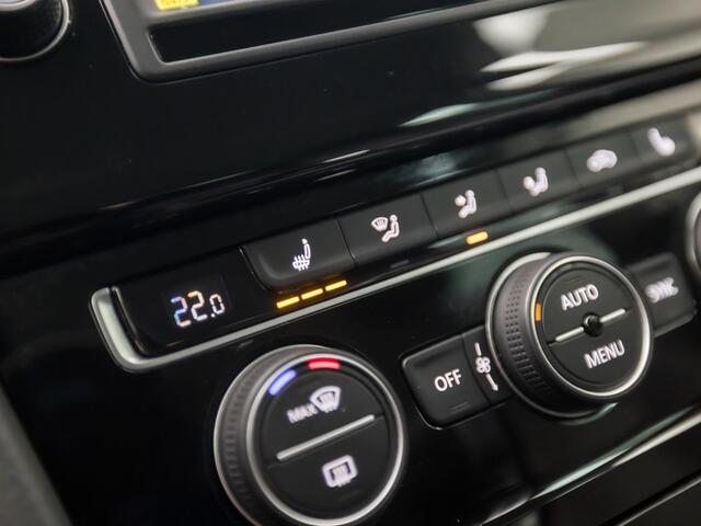 Volkswagen GOLF Variant 1.2 TSI Sportline Automaat (APPLE CARPLAY, NAVIGATIE, CLIMATE, STOELVERWARMING, GETINT GLAS, SPORTSTOELEN, LM VELGEN, PARKEERSENSOREN, NIEUWE APK, NIEUWSTAAT)