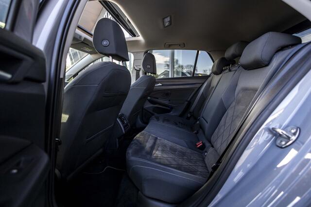 Volkswagen GOLF 1.5 eTSI Style | Pano | Matrix LED | Massage