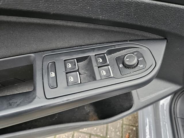 Volkswagen GOLF 1.5 eTSI Style