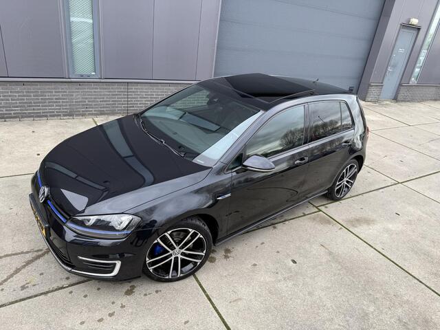 Volkswagen GOLF 1.4 TSI GTE | Pano | Keyless | LED | Carplay
