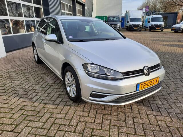 Volkswagen GOLF 1.0 TSI Comfortline. Navigatie PDC App. Carplay.