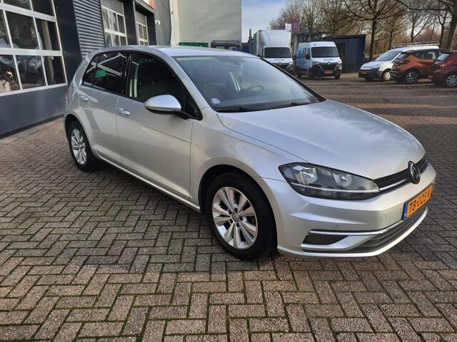Volkswagen GOLF 1.0 TSI Comfortline. Navigatie PDC App. Carplay.