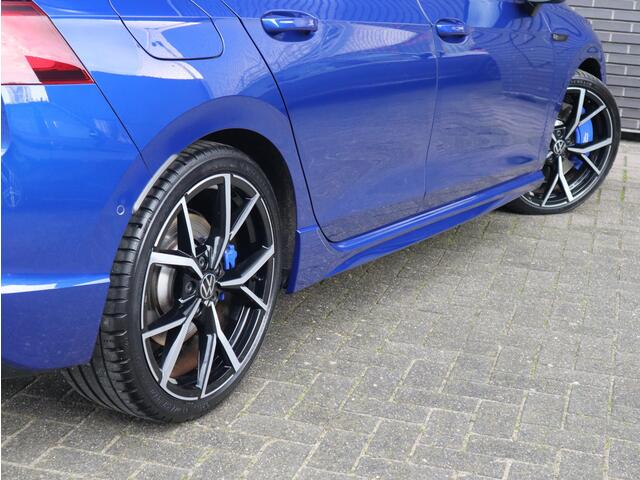 Volkswagen GOLF 2.0 TSI R 4Motion | DCC | H&K | 100% Historie | / Panoramadak / LED / 19 Inch / Head-Up Display / Sportstoelen / Stoelverwarming / Stuurwiel Verwarmd / Dodehoek Detectie
