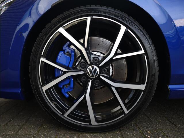 Volkswagen GOLF 2.0 TSI R 4Motion | DCC | H&K | 100% Historie | / Panoramadak / LED / 19 Inch / Head-Up Display / Sportstoelen / Stoelverwarming / Stuurwiel Verwarmd / Dodehoek Detectie