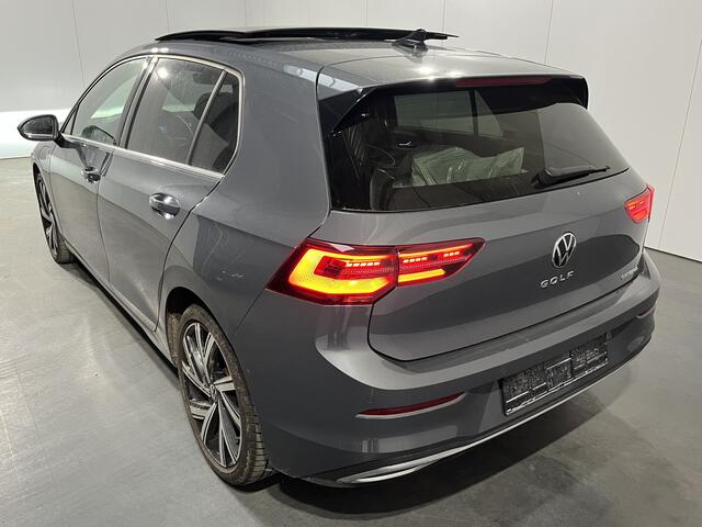 Volkswagen GOLF 1.4 eHybrid Style / AUTOMAAT/ PANO/ TREKHAAK/ STUUR+STOEL VERWARM./ DIGITAL DASH/ PARK.SENSOR.V+A/ CAMERA/ MEMORY-SEAT/ ACC/ DODE HOEK/ APP-CONNECT/ KEYLESS/ RIJ-MODI/ DAB/ NAVI/ LED/ ISOFIX/ 18'' LMV