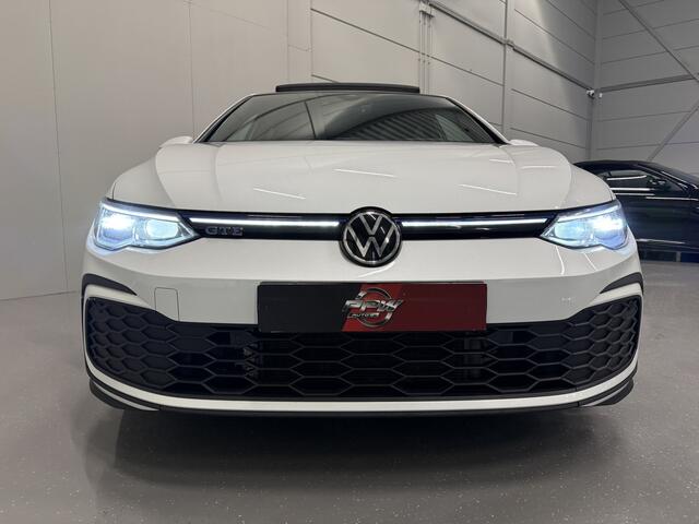 Volkswagen GOLF 1.4 eHybrid GTE PANO/HEAD-UP/IQ-LIGHT/TREKHAAK/CAMERA/ACC/STOEL+STUURVERW./SFEER/CARPLAY/18"/VOLLEDIG VW DEALER HISTORIE