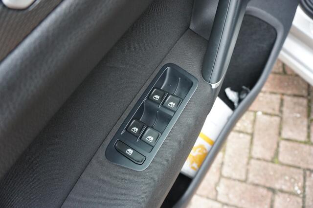 Volkswagen GOLF SPORTSVAN 1.2 TSI 110PK Connected Series Trekhaak | Stoelverw. | Stuurwielverw. * All in prijs *