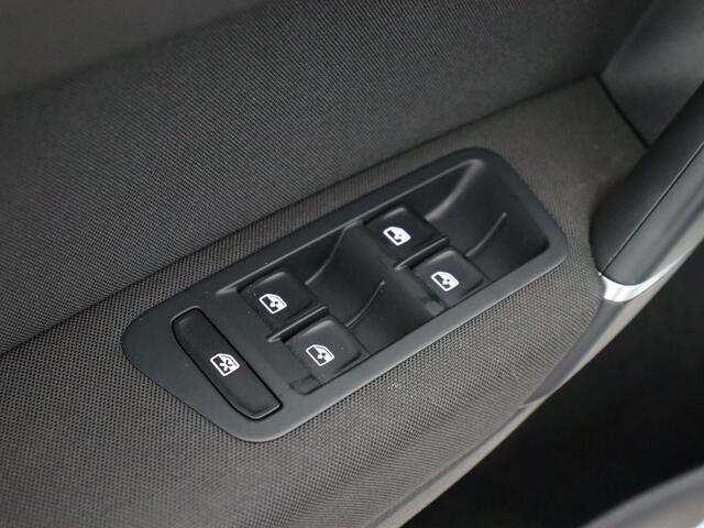 Volkswagen GOLF SPORTSVAN 1.0 TSI Highline Edition (Afn. Trekhaak / Navi / ACC / Camera)