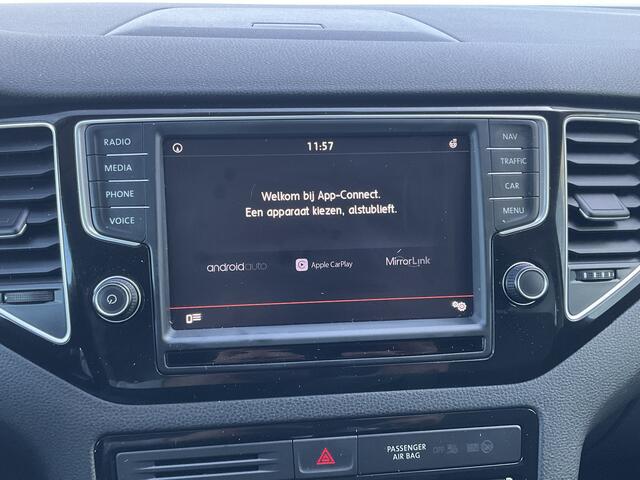 Volkswagen GOLF SPORTSVAN 1.2 TSI Highline Automaat Pano Trekhaak Adap.Cruise Stoelverw+Massage Voll.Onderhouden VOL!