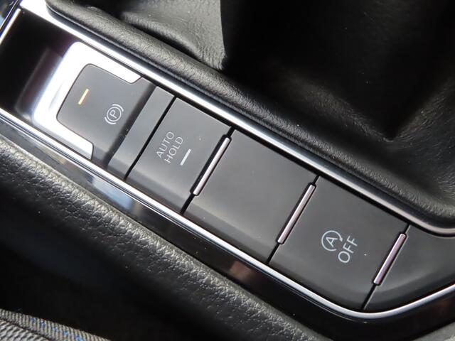 Volkswagen GOLF SPORTSVAN 1.0 TSI Comfortline | stoelverwarming | trekhaak | navigatie | carplay