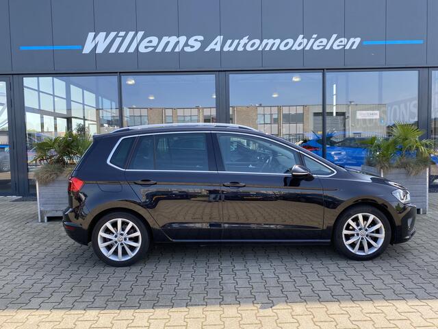Volkswagen GOLF SPORTSVAN 1.2 TSI Highline Navigatie,Trekhaak & Camera