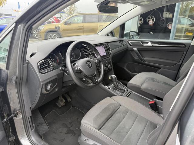 Volkswagen GOLF SPORTSVAN 1.0 TSi 110 Pk Automaat Highline | Trekhaak | Adaptive Cruise | Camera | Parkeersensoren | Airco | Navigatiesysteem | LED | Privacy Glass | 16 Inch