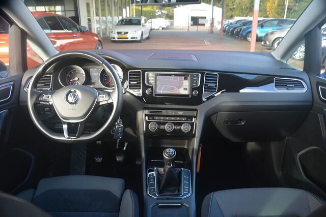 Volkswagen GOLF SPORTSVAN 1.4 TSI Connected Series | Navigatie | Camera | Ergo stoel | DAB+ | Dodehoeksensor | Trekhaak | NL auto!! | Keurige Sportsvan afkomstig van eerste eigenaar en dealer onderhouden!!