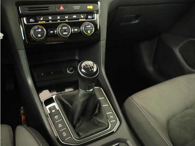 Volkswagen GOLF SPORTSVAN 1.5 TSI Highline Edition | Stoelverwarming | Trekhaak | Massage | Camera | Carplay | Full LED | Adaptive cruise | Navigatie | Climate control