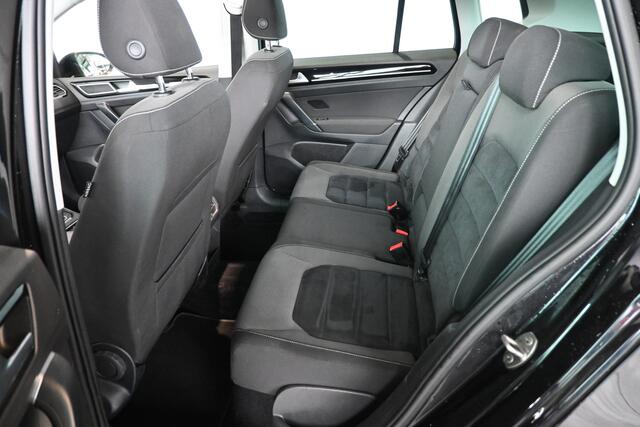 Volkswagen GOLF SPORTSVAN 1.4 TSI Highline Automaat Panoramadak Navigatie Stoelverwarming Rijklaarprijs Inruil Mogelijk!