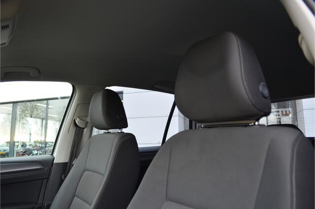 Volkswagen GOLF SPORTSVAN 1.5 TSI Stoelverwarming Led Koplampen Cruise Control Trekhaak 1400 KG Parkeersens. V+A