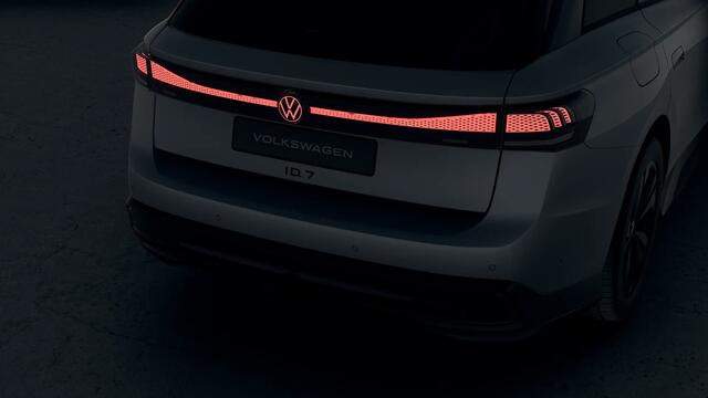 Volkswagen ID ID.7 Tourer Pro Limited Edition | Achterbank in ongelijke delen neerklapbaar incl. middenarmsteun en doorlaadmogelijkheid | Afstandscontrolesysteem (Front Assist), met voetgangers- en fietsersherkenning | Airconditioning automatisch, 2-zone (Climatronic)