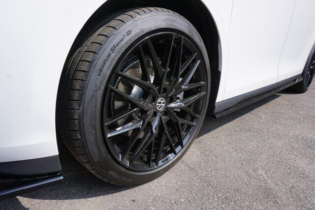 Volkswagen ID. Buzz Cargo | Exclusive Edition | 21" Velgen | Open en Close pakket | ACC | Apple Carplay | Camera | Trekhaak