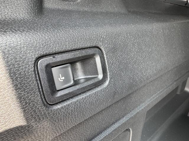 Volkswagen ID. Buzz Cargo Bulli edition 79 kWh 286 PK | Trekhaak | 3 Zits | App Connect | Camera