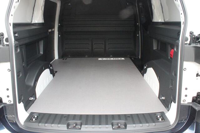 Volkswagen ID. Buzz Cargo 79 kWh | TREKHAAK ELEKTRISCH WEGKLAPBAAR | LAADRUIMTE PAKKET | STOEL/VOORRUIT VERWARMING | ELEKTRISCH BEDIENBARE SCHUIFDEUR | NAVIGATIE DISCOVER PRO | DRAADLOZE APPLE CARPLAY/ANDROID AUTO | CLIMATE CONTROL | ACHTERUITRIJ CAMERA | DODEHOEK DETECTIE | ADAPT