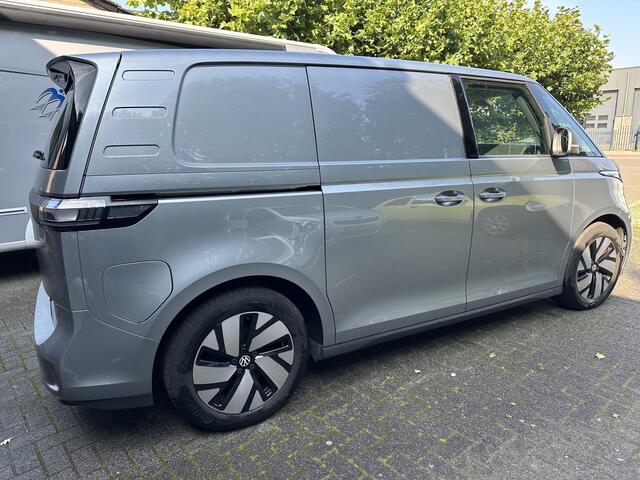 Volkswagen ID. Buzz Cargo Navi Cruise Camera . 3 zits . 77 kwh 204 pk wegen belasting 51 per kwartaal . mooie complete bus .